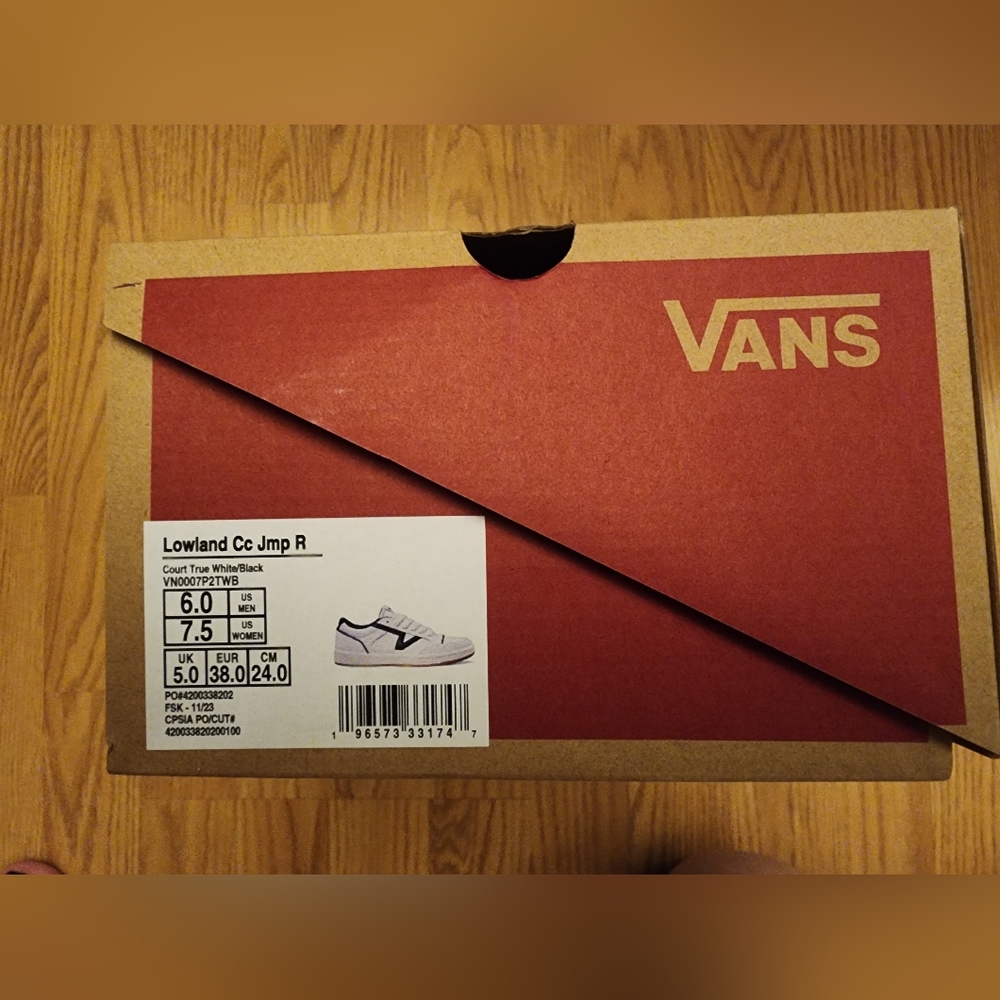 Vans White and Black Classic Sneakers - Picture 4 of 4